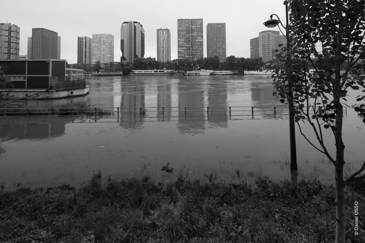 Paris crue de la Seine - juin 2016 - Voie Georges Pompidou face au front de Seine.